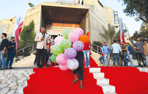 مهرجان “السجادة الحمراء”: توق لدور السينما في غزة